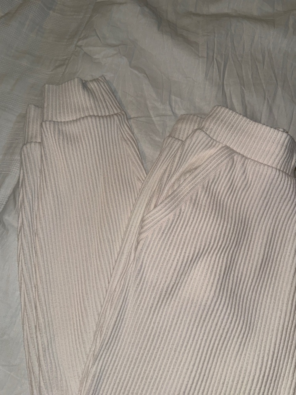 ALO Ribbed Drawstring Sweatpants - Light Beige - Picture 3 of 8